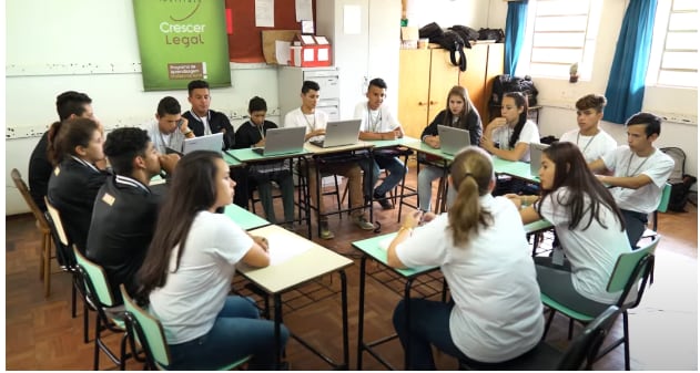 Students in a classroom at the Growing Up Right Institute, Brazil